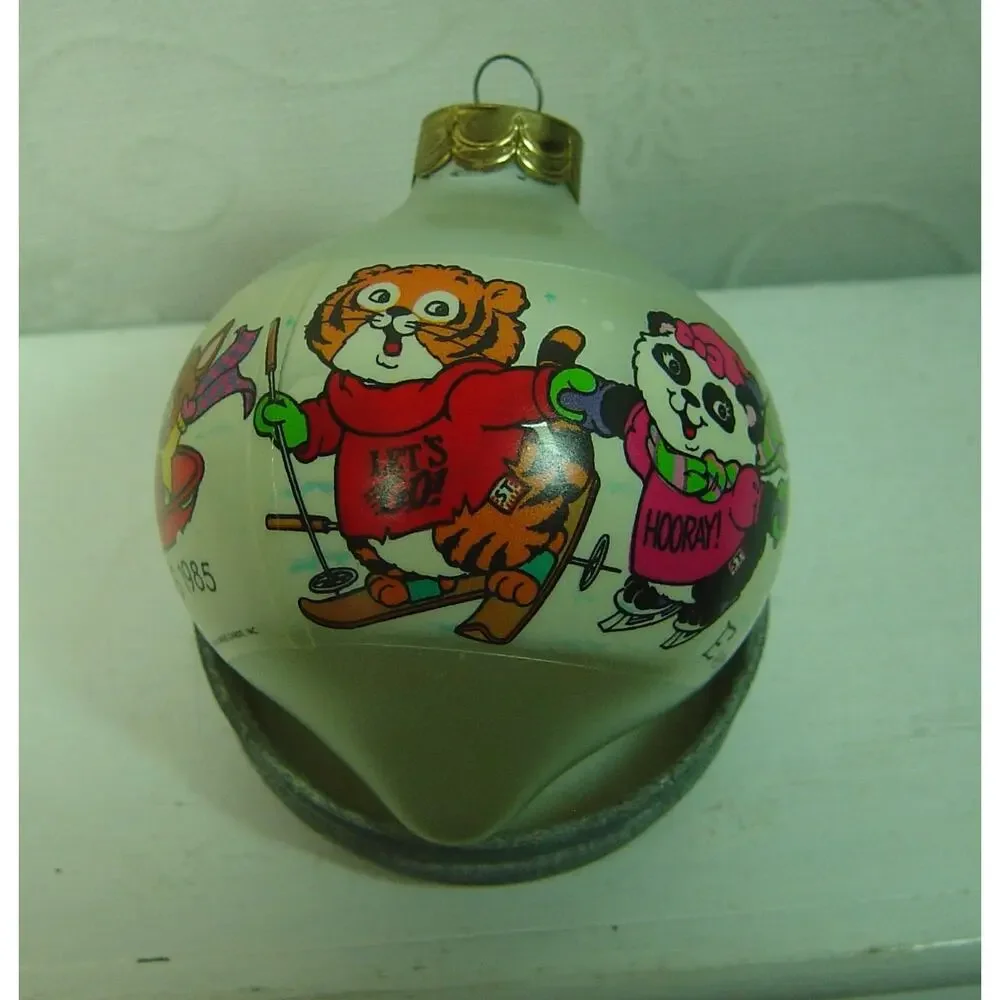 VINTAGE HALLMARK ORNAMENT-TEARDROP GLASS BALL-MERRY SHIRT TALES FROM 1985-NO BOX
